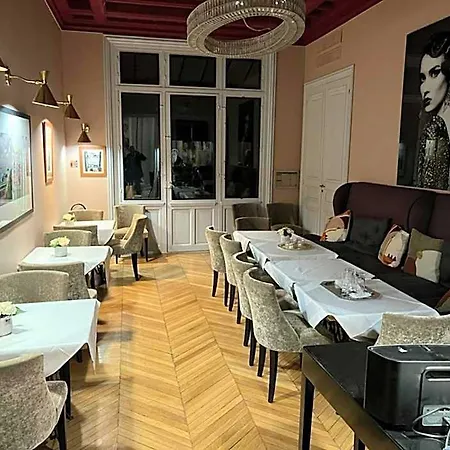 Le Singulier Hotel