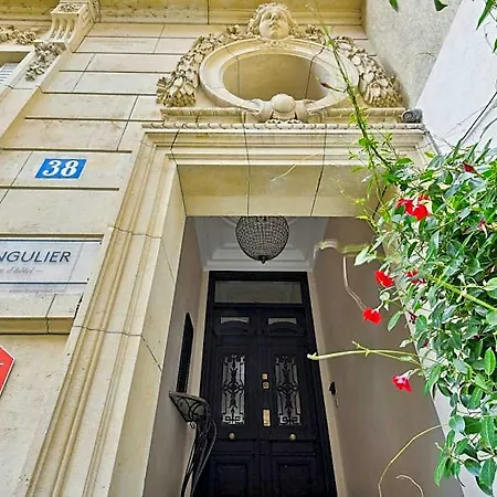 Le Singulier Hotel