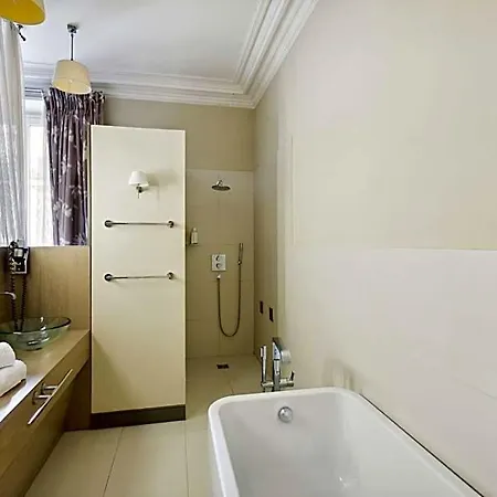 Le Singulier 3* Paris